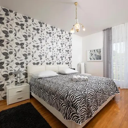Апартаменти Coastal Comfort Подстрана